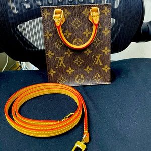 Louis Vuitton Monogram Petit Sac Plat.Condition: Very good,looks like brand new.